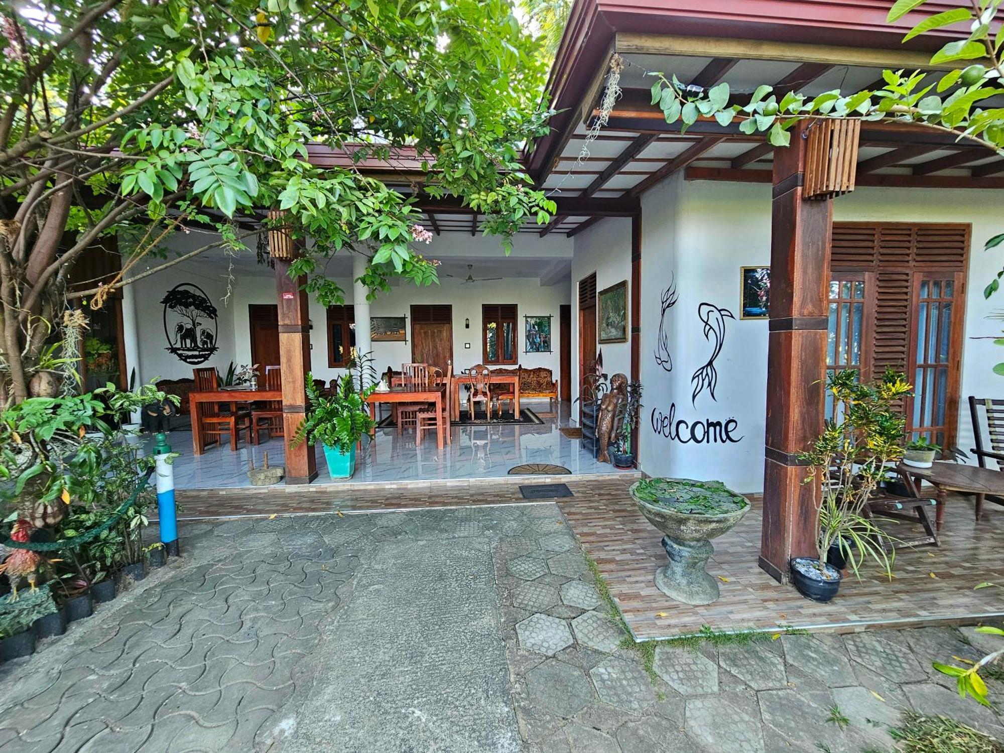 Hotel Tissamaharama Buitenkant foto