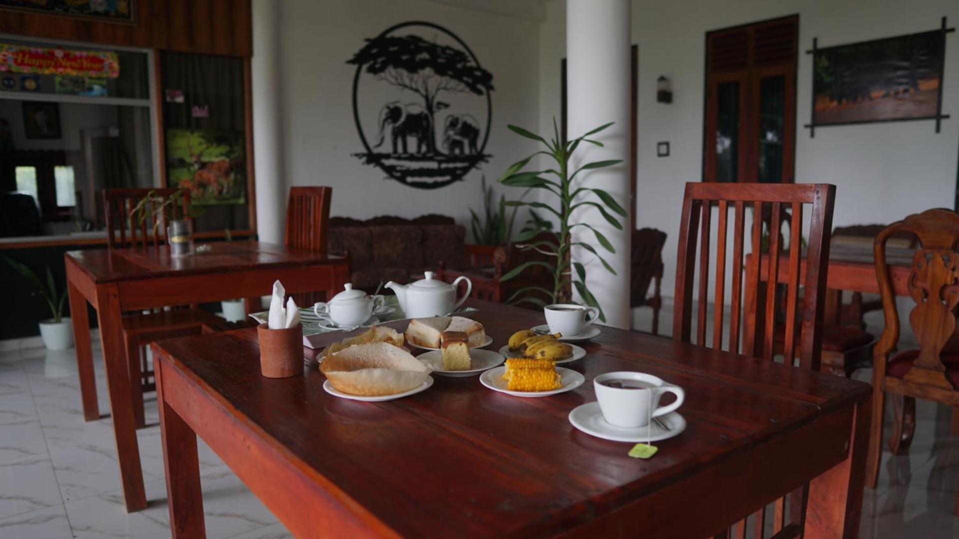 Hotel Tissamaharama Buitenkant foto