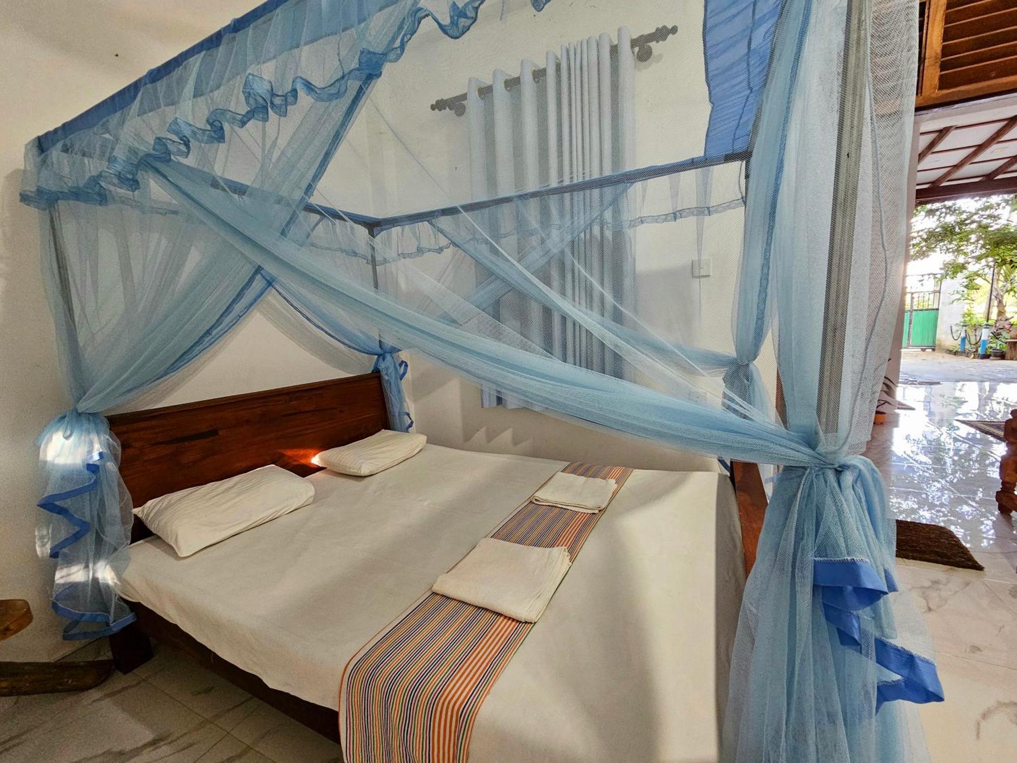 Hotel Tissamaharama Buitenkant foto