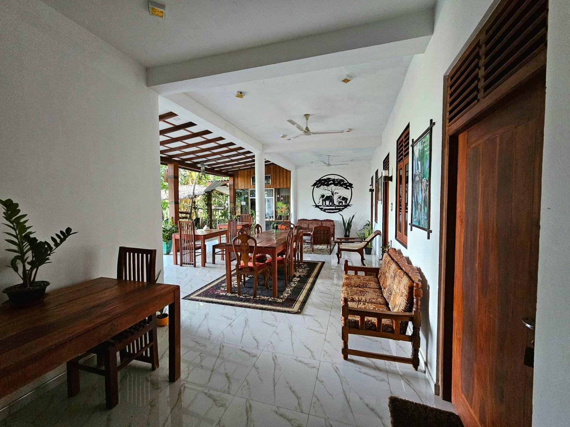 Hotel Tissamaharama Buitenkant foto