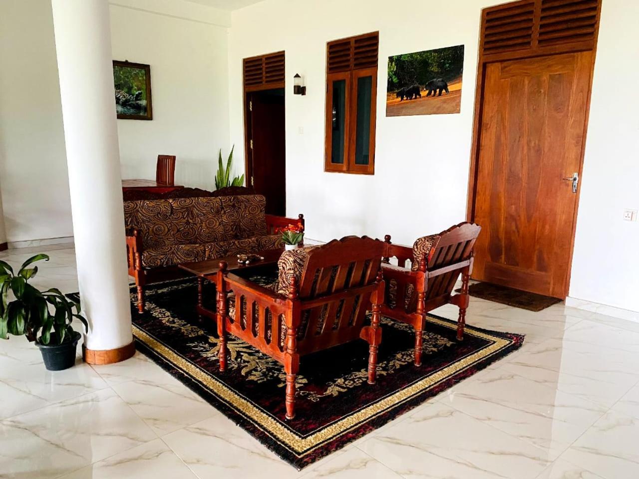 Hotel Tissamaharama Buitenkant foto