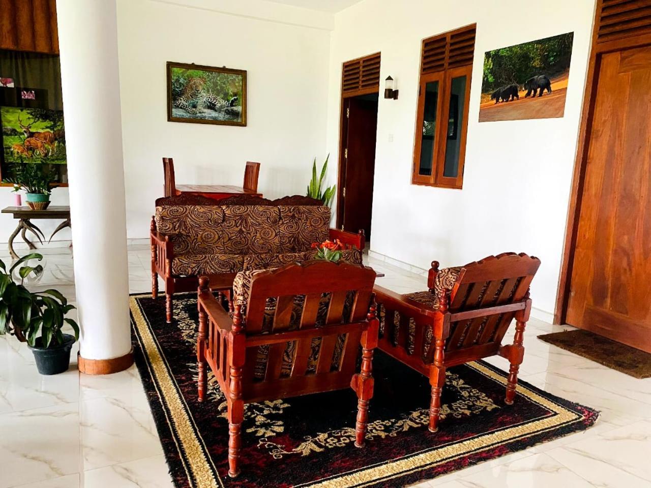Hotel Tissamaharama Buitenkant foto