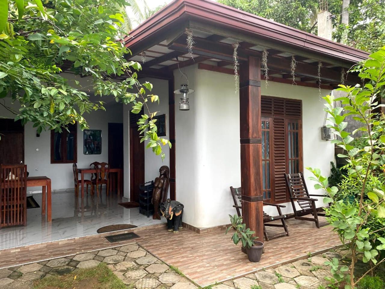 Hotel Tissamaharama Buitenkant foto