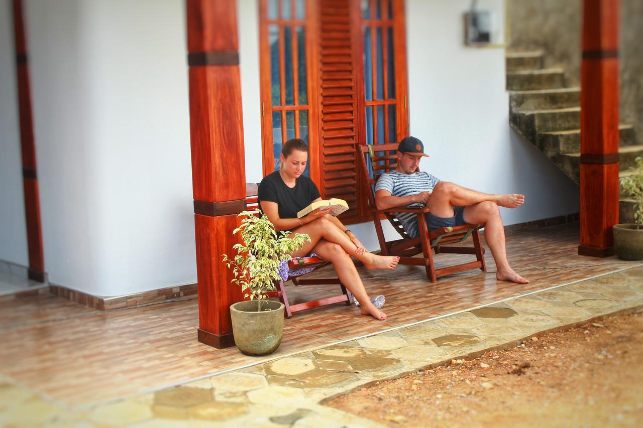 Hotel Tissamaharama Buitenkant foto