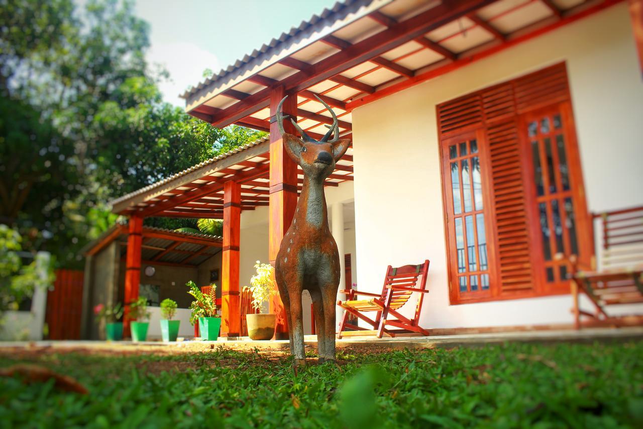 Hotel Tissamaharama Buitenkant foto